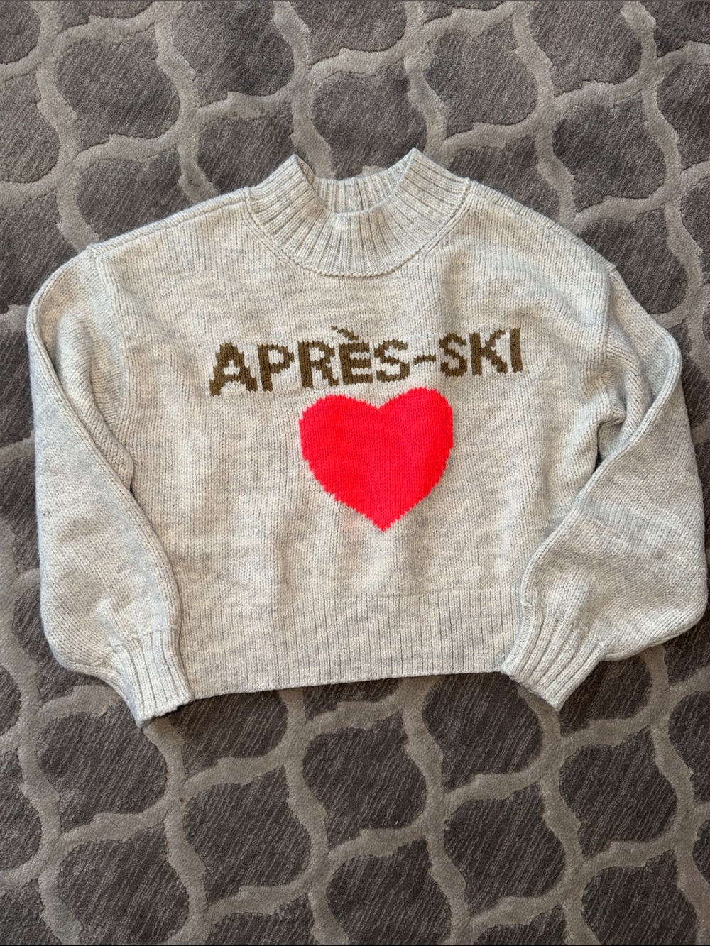 American Eagle Outfitters Gray Sweater with Red Heart and 'APRÈS-SKI' Text